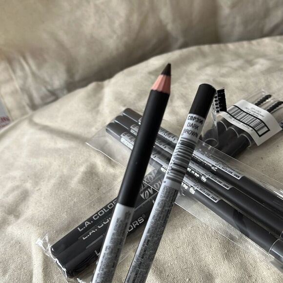 L.A. Colors Dark Brown Eyebrow Pencil with Brush -three - Picture 3 of 5
